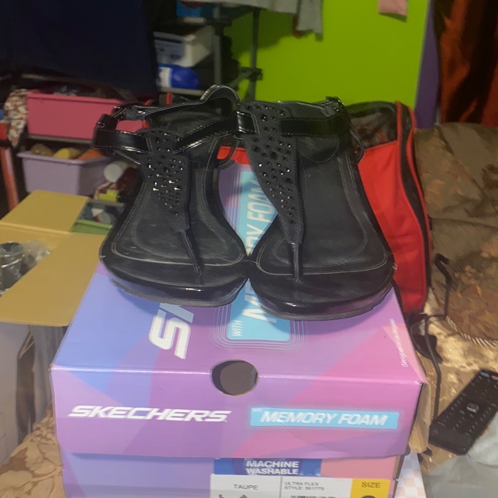 Black wedges